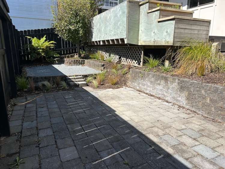 8 Dominica Crescent Grenada Village_20