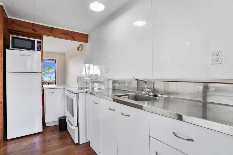 2/610 Beach Road Browns Bay_17