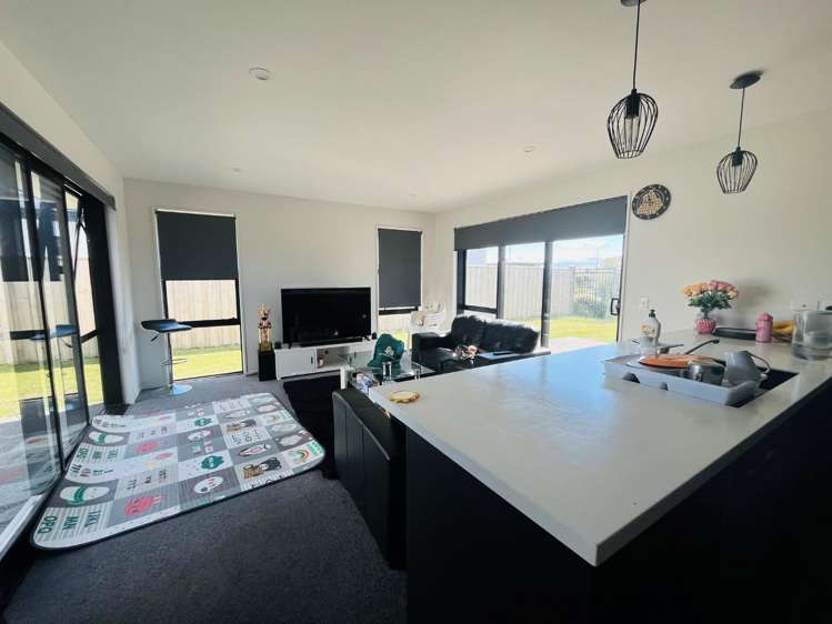 4 Eileen Way 11103_7