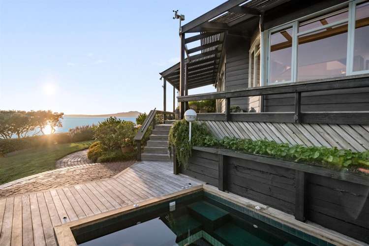 153 Beach Road Castor Bay_8