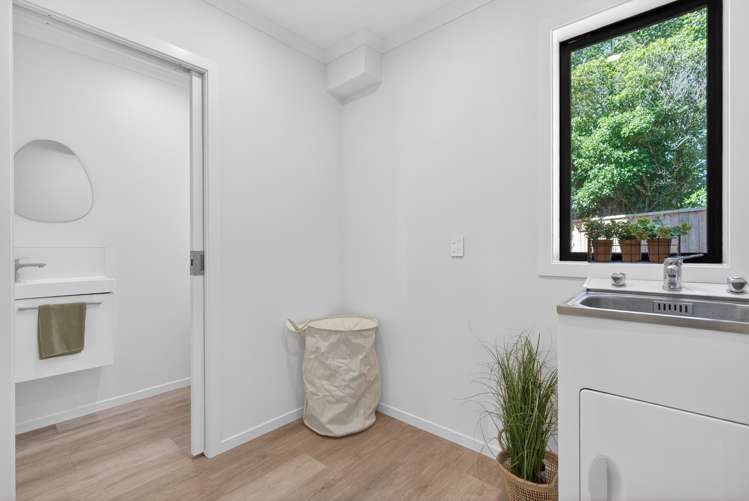 15B Rowe Parade Wainuiomata_18