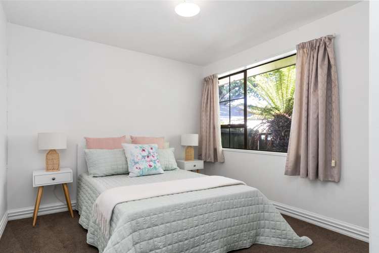 2/11 Office Road Merivale_13