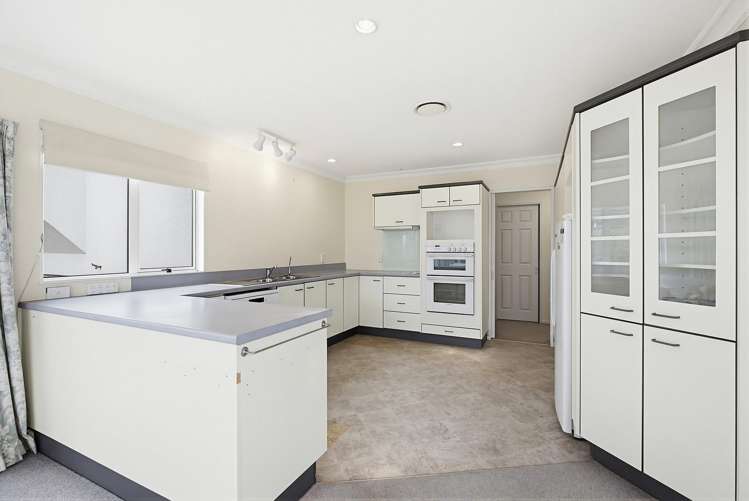 1 Tombane Terrace Papakowhai_8