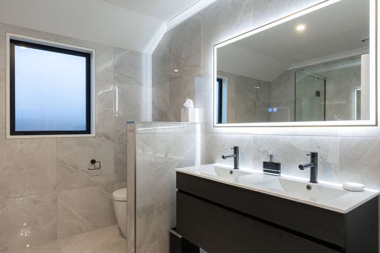 3 Caproni Road Burleigh_18