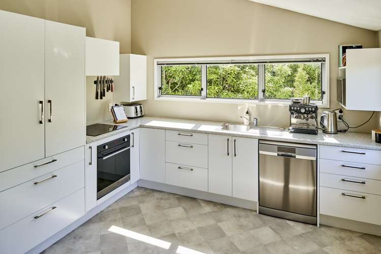 88a Larsen Crescent Tawa_3