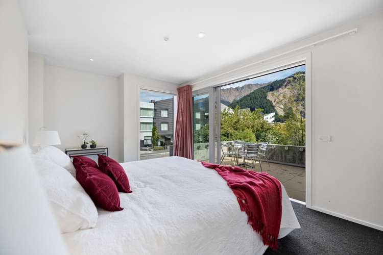 2/15 Melbourne Street Queenstown_24