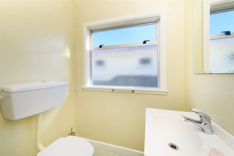 27 Lower High Street Marton_25