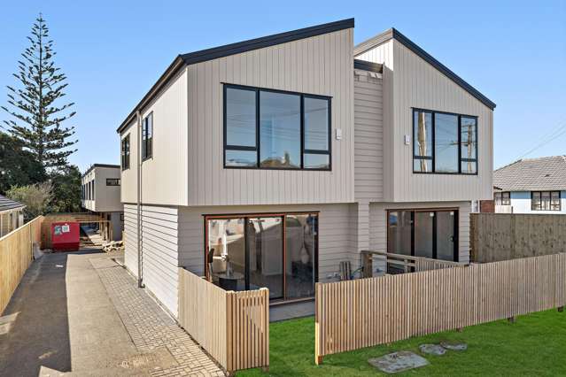 Stylish & Modern Townhouse in Kelston