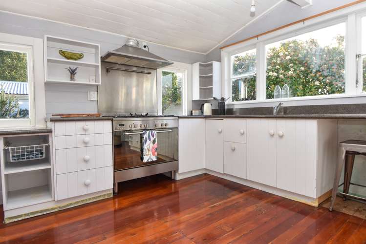 224 High Street South Carterton_1