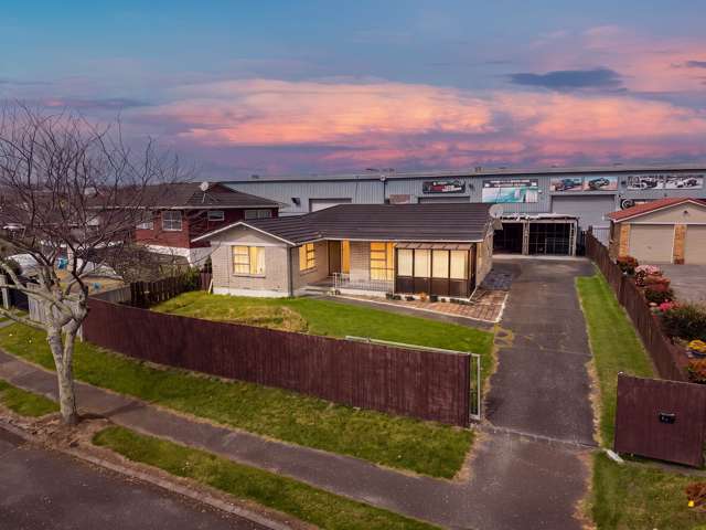 Space, Privacy & Freehold Land in a Prime Location