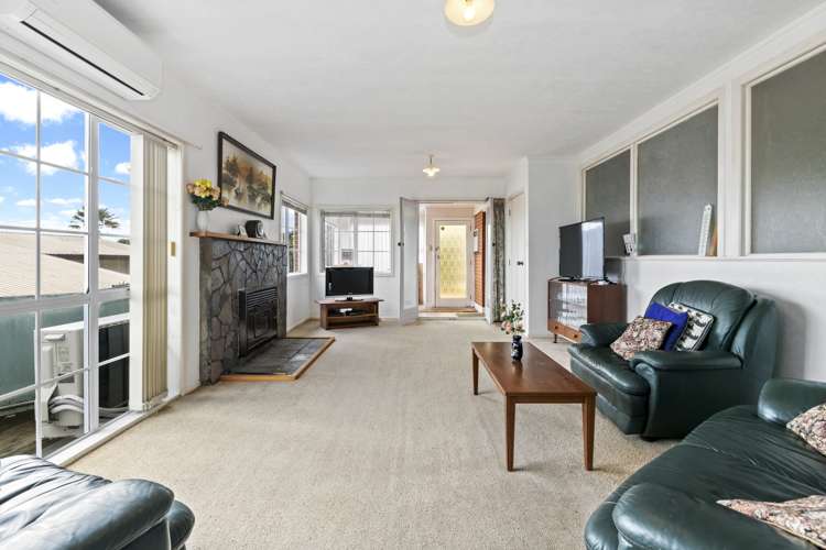 21 Roberts Road Matakatia_6