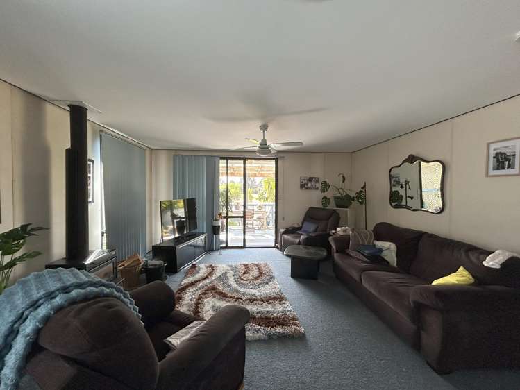 2/141 Carnoustie Drive Wattle Downs_1