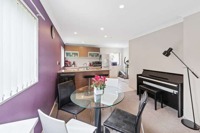 16/46 Carlos Drive Flat Bush_4