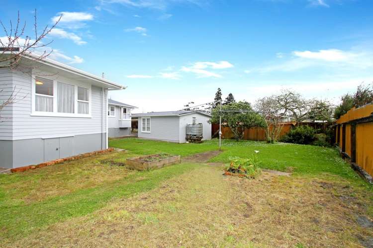 8 Maybelle Place Kelston_18