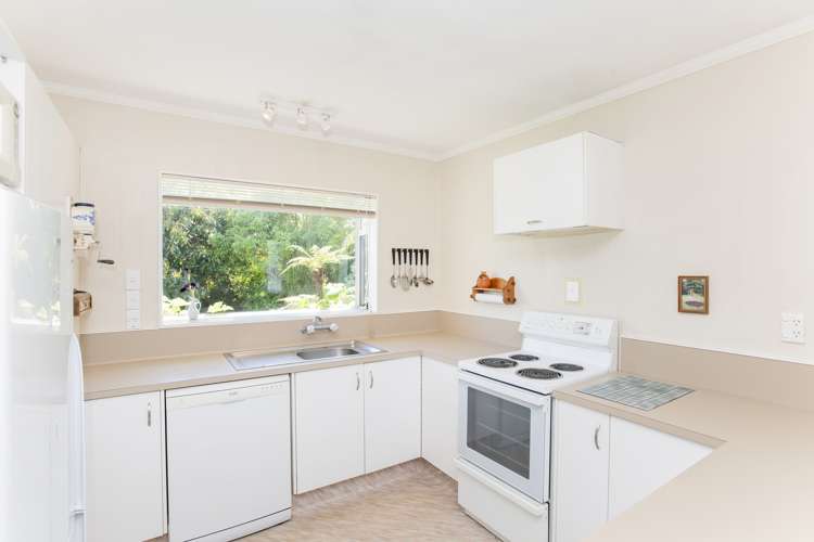 2/10 Rutene Road Kaiti_9