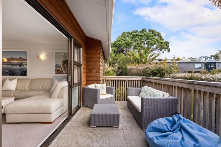 2/3 Whitby Crescent Mairangi Bay_4