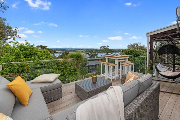 17 Chatham Avenue Paremoremo_27