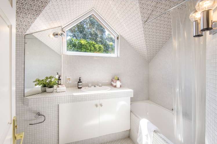 173 Beach Road Castor Bay_17