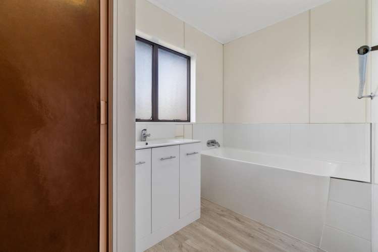 1/116 Bradbury Road Botany Downs_9