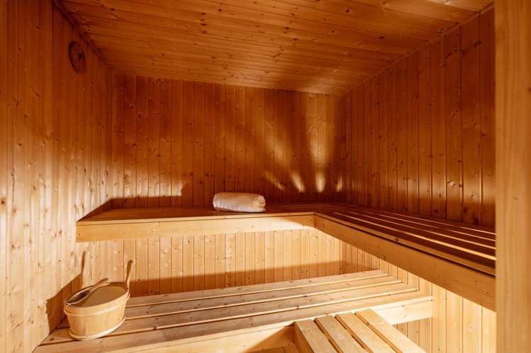 2/10 Lake Street Queenstown_39