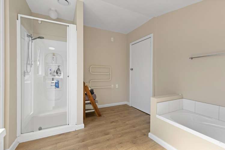 307 Larcombs Road Weedons_19