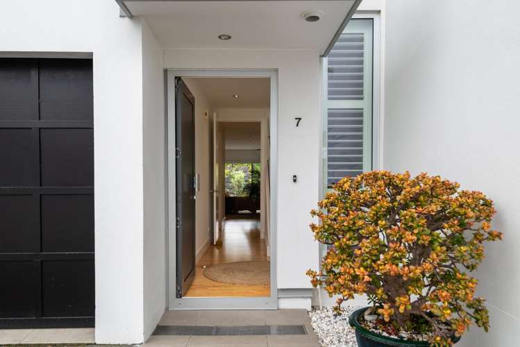 7/258 Hurstmere Road Takapuna_24