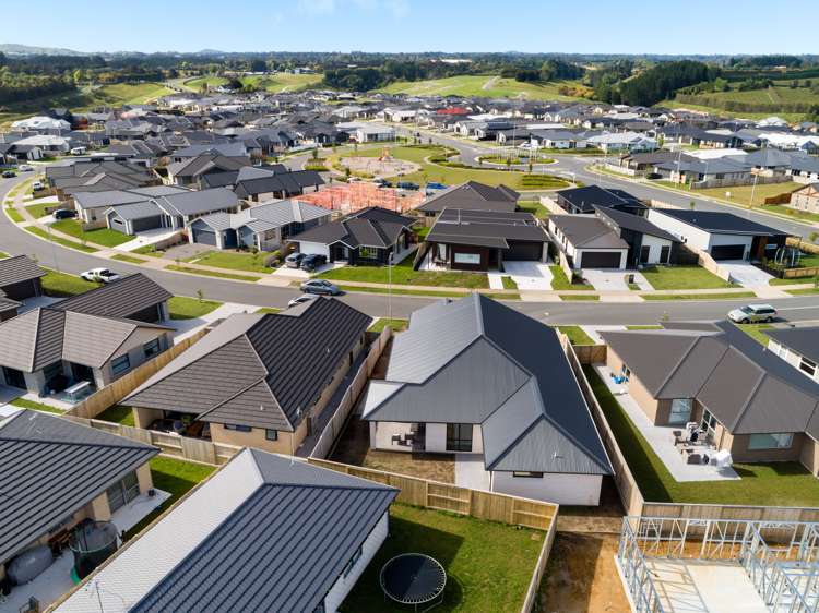 7 Kahuparere Crescent Pyes Pa_18