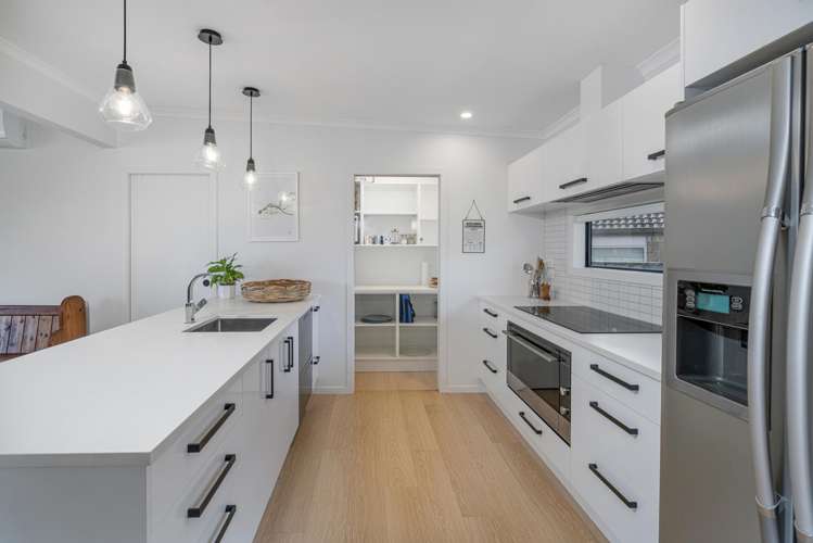 34 Motukorure Parade Cooks Beach_5