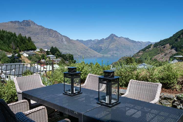 12 Greenstone Place Fernhill/Sunshine Bay_19