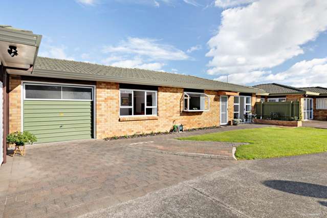 Immaculate and Hot Location!