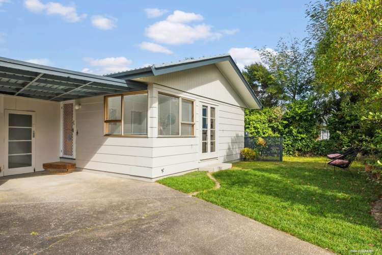 2/2 Colin Wild Place Glenfield_15