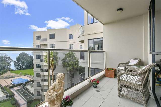 4a/171 Hurstmere Road Takapuna_3