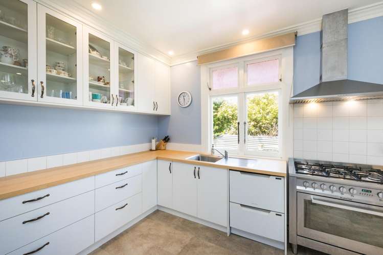 18 Burns Avenue Takaro_9