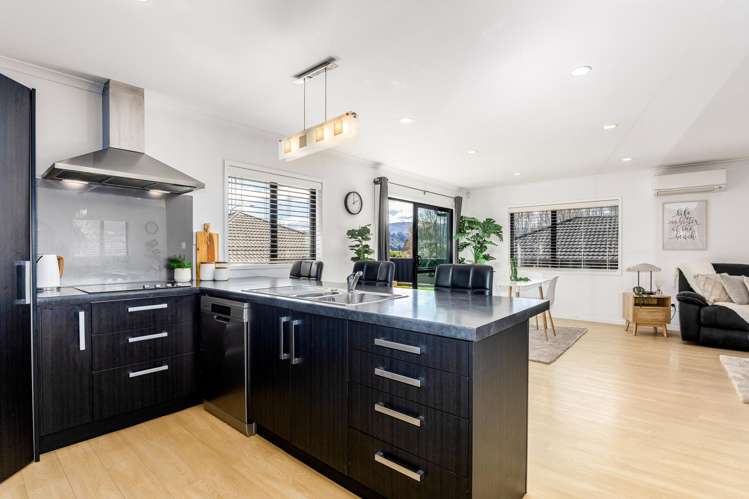 11 Greenstone Grove Brown Owl_6