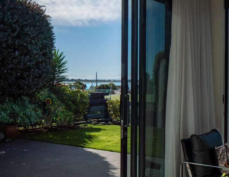 25 Main Road Redcliffs_15