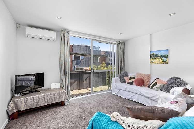 2/120 Rintoul Street Newtown_6