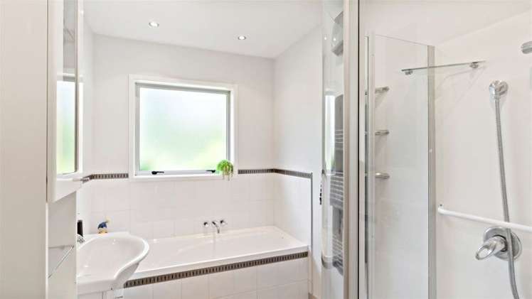 986 Selwyn Road Burnham_17