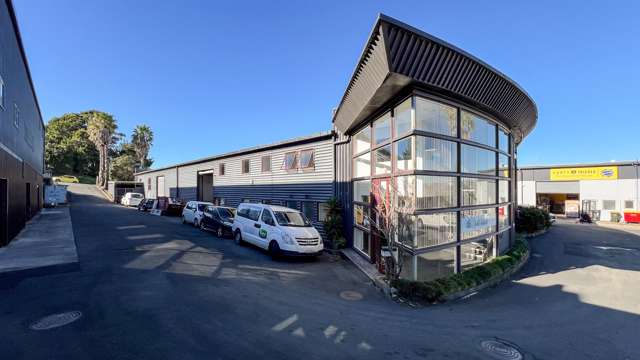 Renovated Road Front Premises -80% Warehouse Ratio