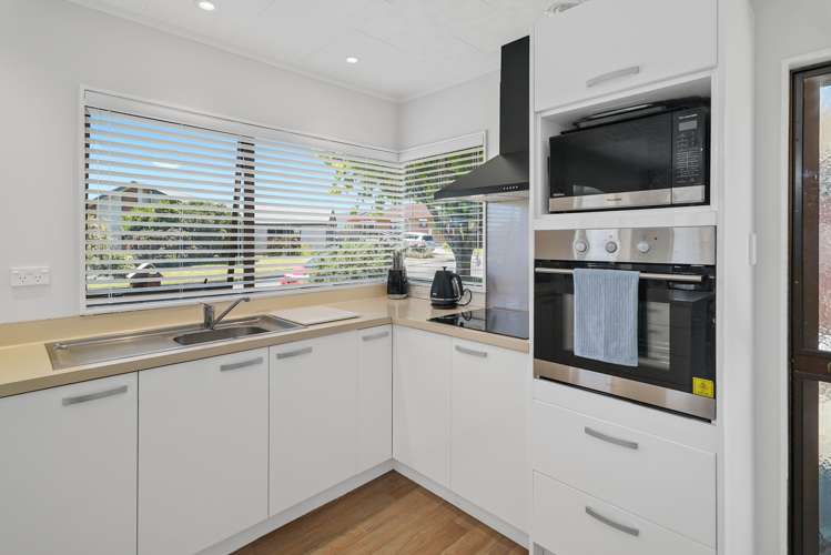 2/15 Stead Crescent Stoke_10