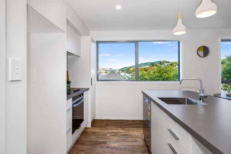 2/10A Rewa Terrace Tawa_16