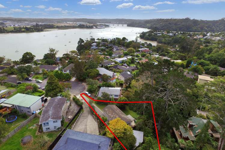 13 Oruamo Place Beach Haven_19