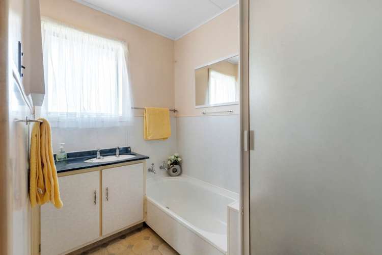 8 Gardiner Grove Mangere East_17