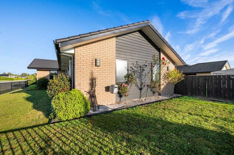 16 Spitfire Drive Burleigh_13