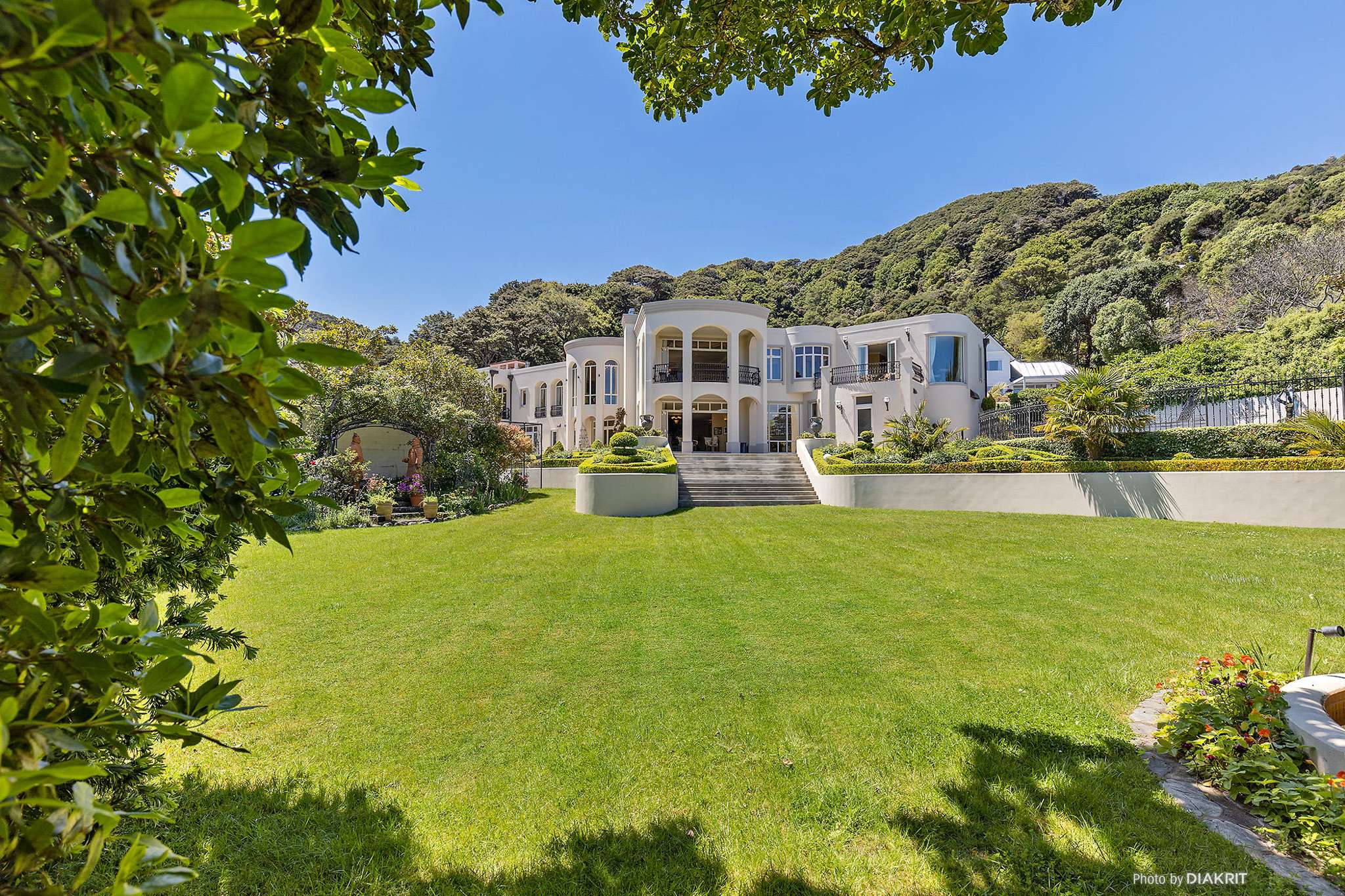 Rich-lister Doug Gold puts his 'Wellywood' mansion up for sale