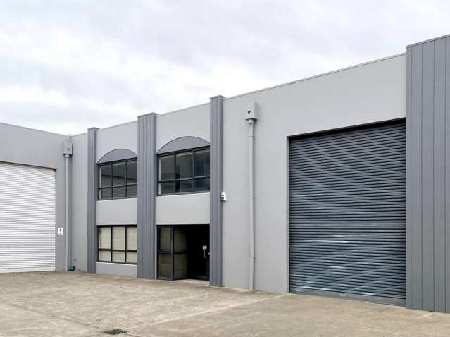 Modern Warehouse & Office in Prime Location