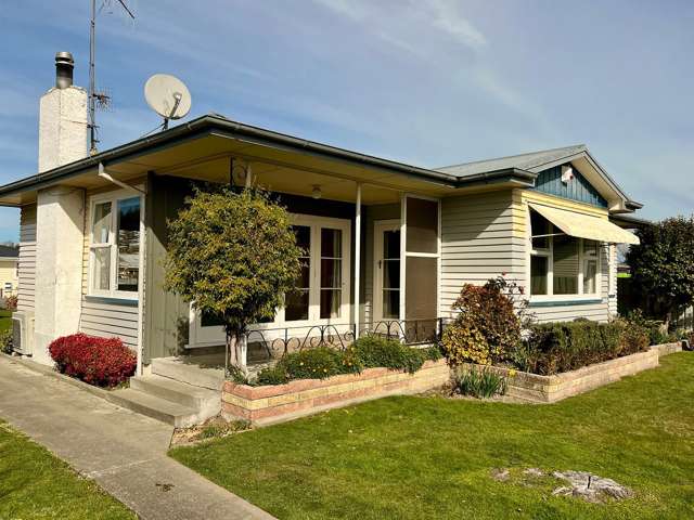Sunny 2-Bedroom Home in Hastings