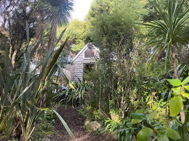 Kauri Cabin/128 Lone Kauri Road Karekare_3