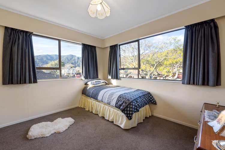 22 Mcenroe Grove Naenae_17