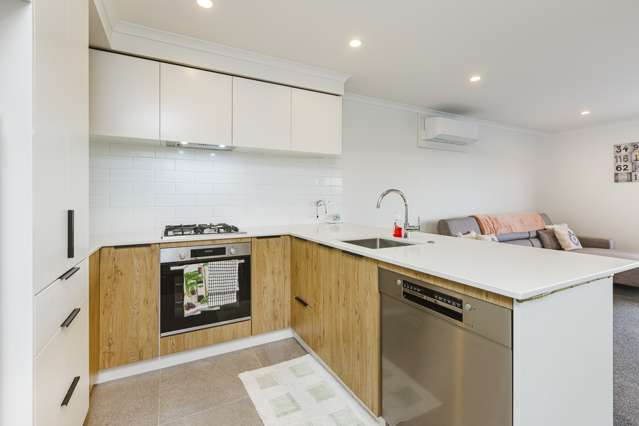 304/26 Shortfin Place Flat Bush_4