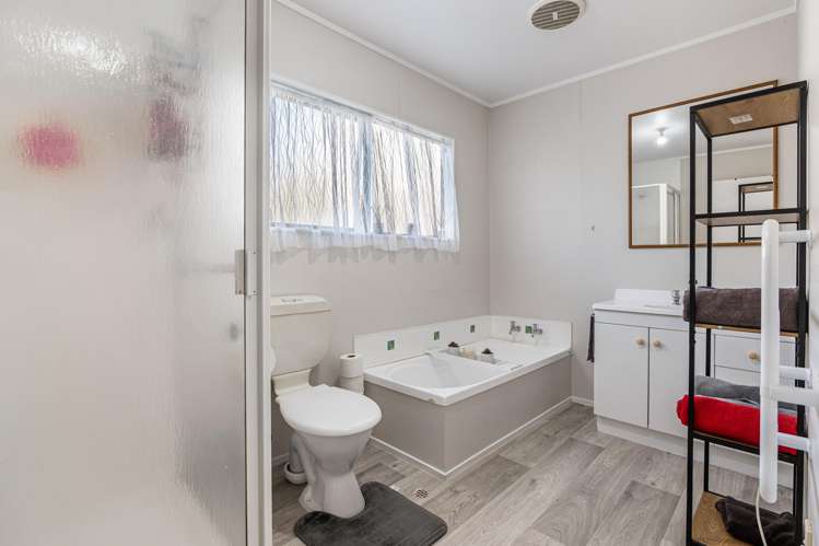 27 Brookvale Park Stanmore Bay_14